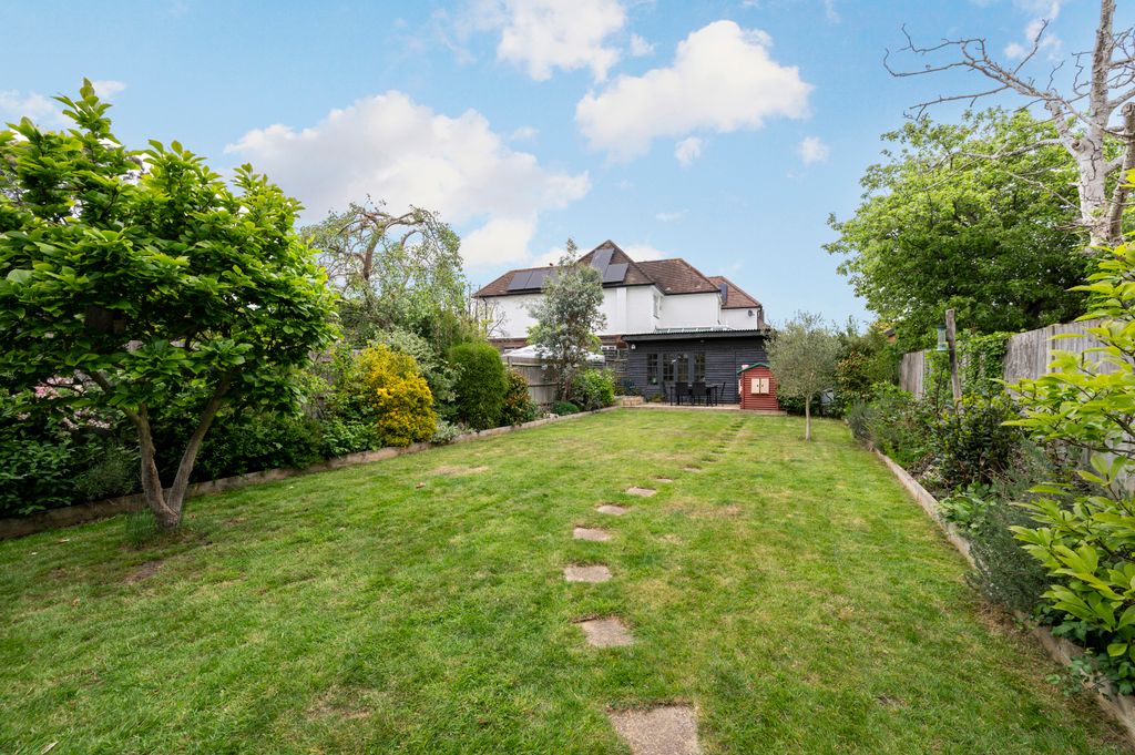 Property photo 2 of 16 Picture No. 12