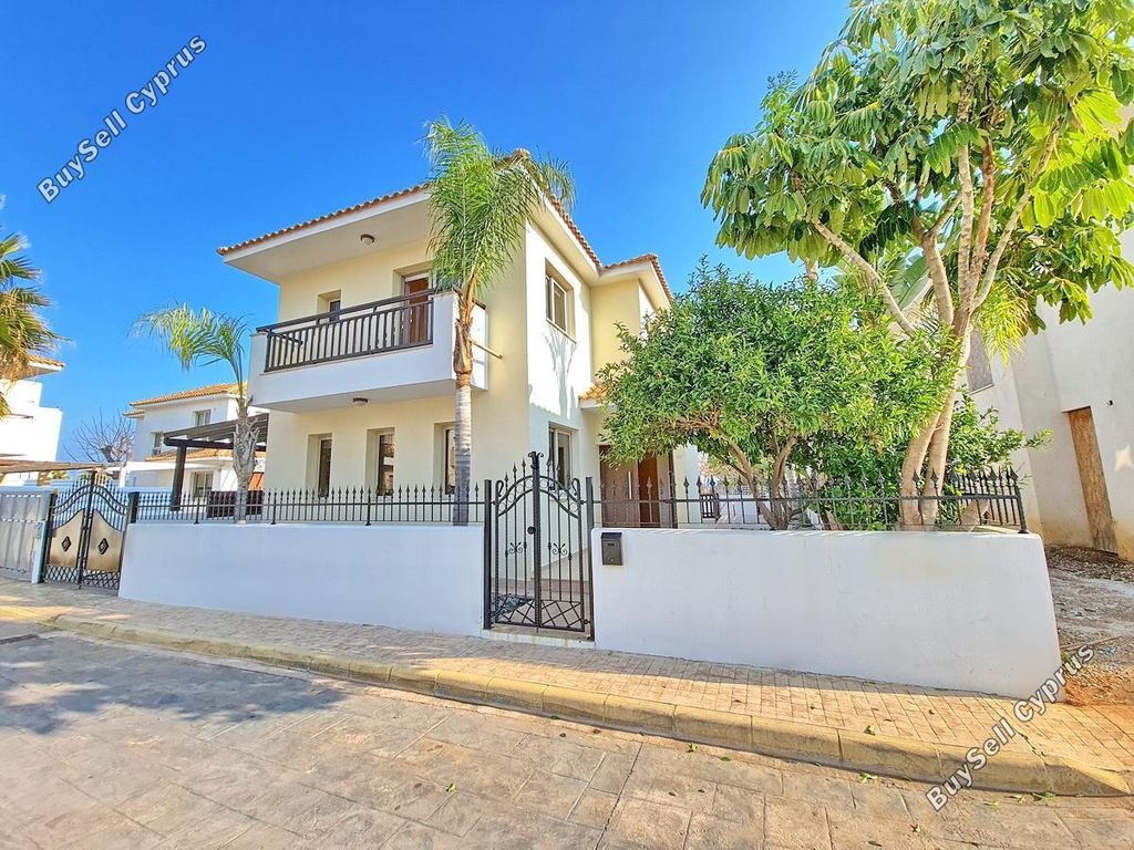 Property photo 2 of 38