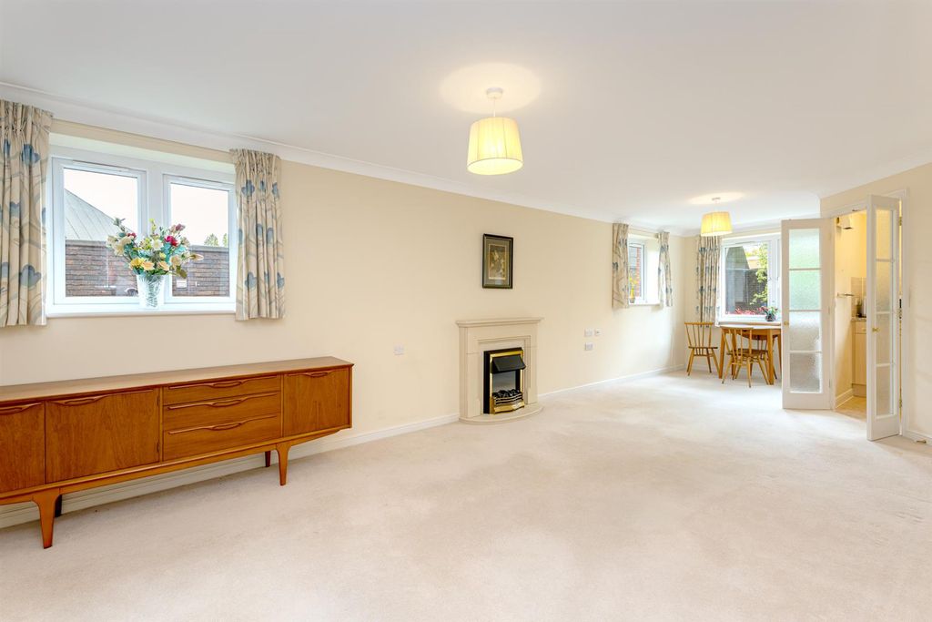 Property photo 2 of 15 Lounge.Jpg