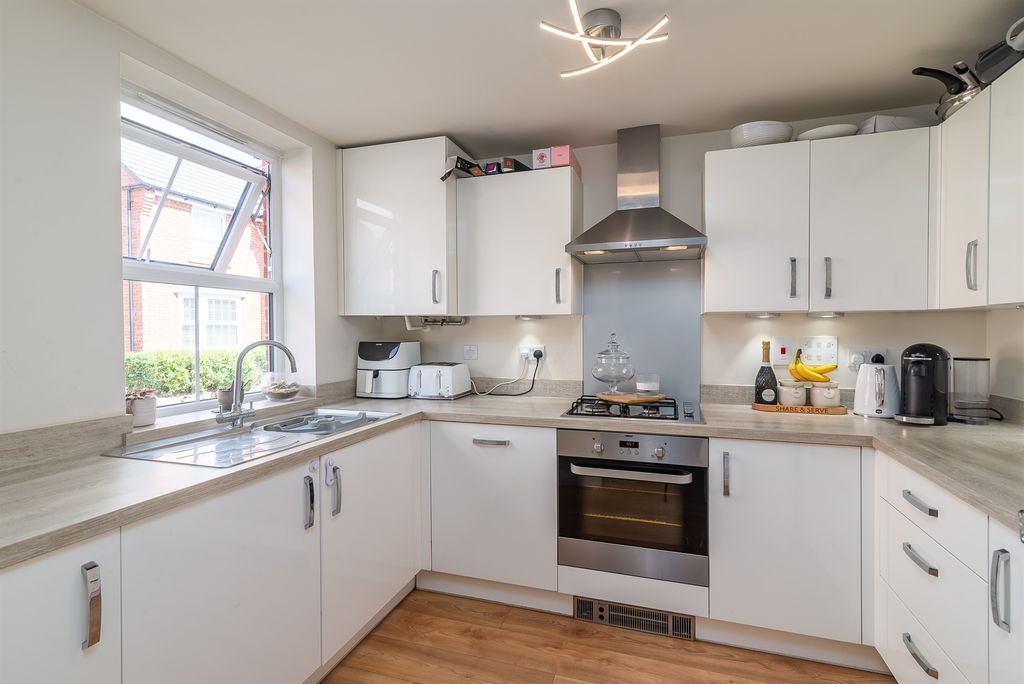 Property photo 3 of 13 Kitchen