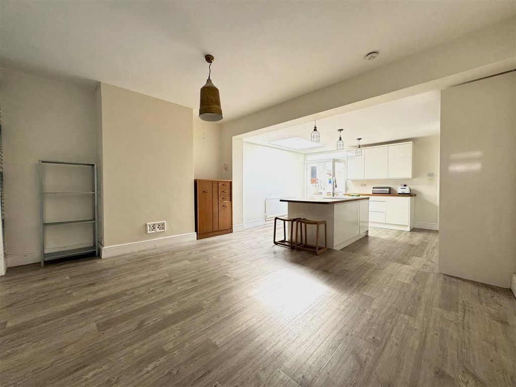 Property photo 2 of 21 Yq5Gp2uk6Eoldz9_Sq6m2W.Jpg