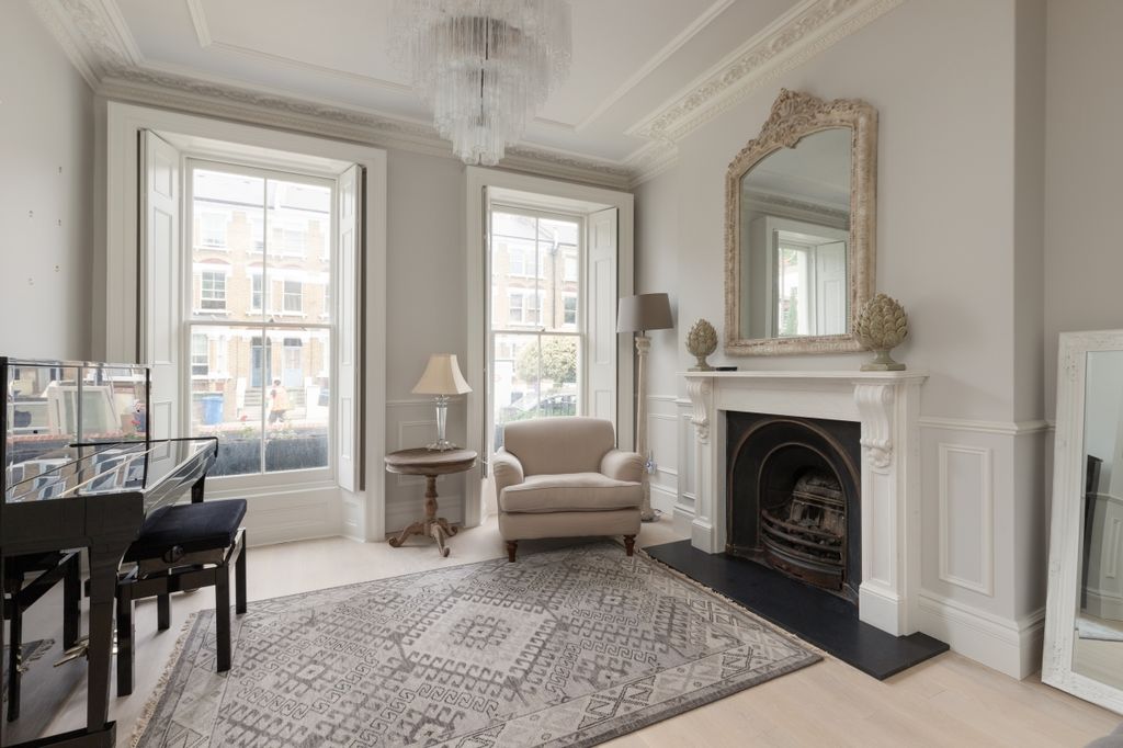 Property photo 3 of 16 Trafalgar Avenue ...