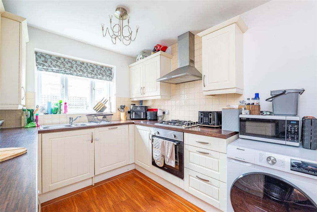 Property photo 3 of 28 Kitchen/Dining Room