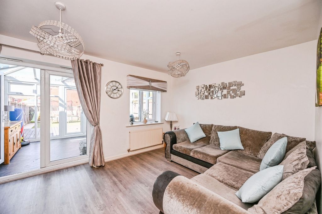 Property photo 3 of 18 Pbox-Img.Jpg