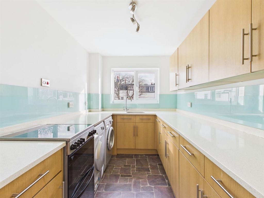 Property photo 3 of 8 Cam04311G0-Pr0097-Still009.Jpg