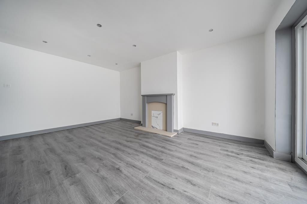 Property photo 3 of 20 Reception