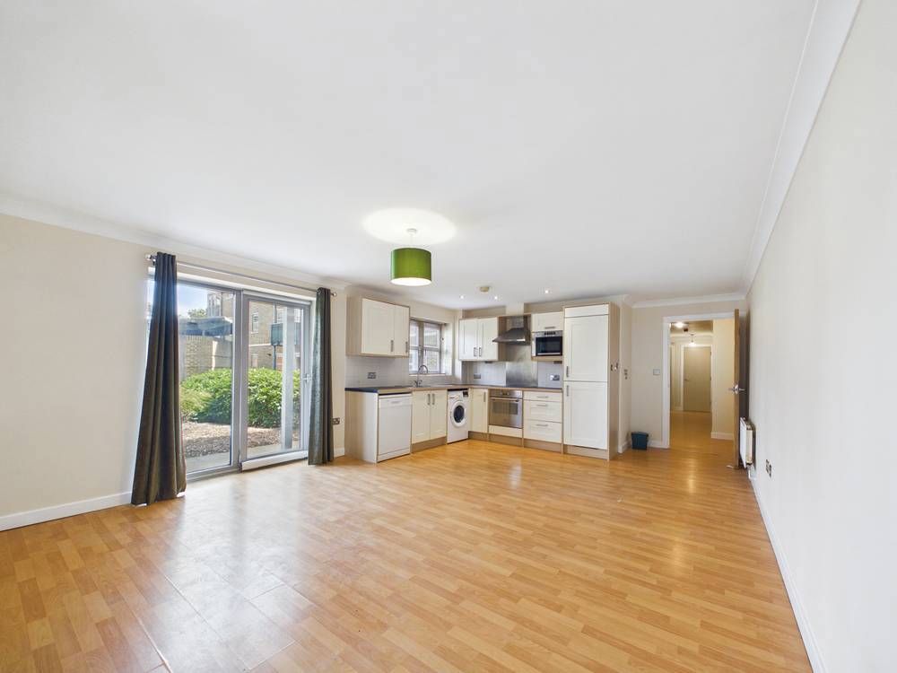 Property photo 2 of 8 Giraffe360-Still001
