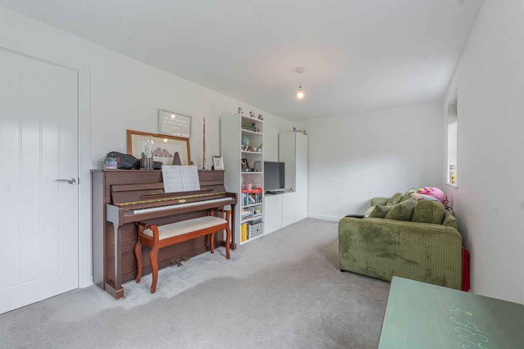 Property photo 3 of 32