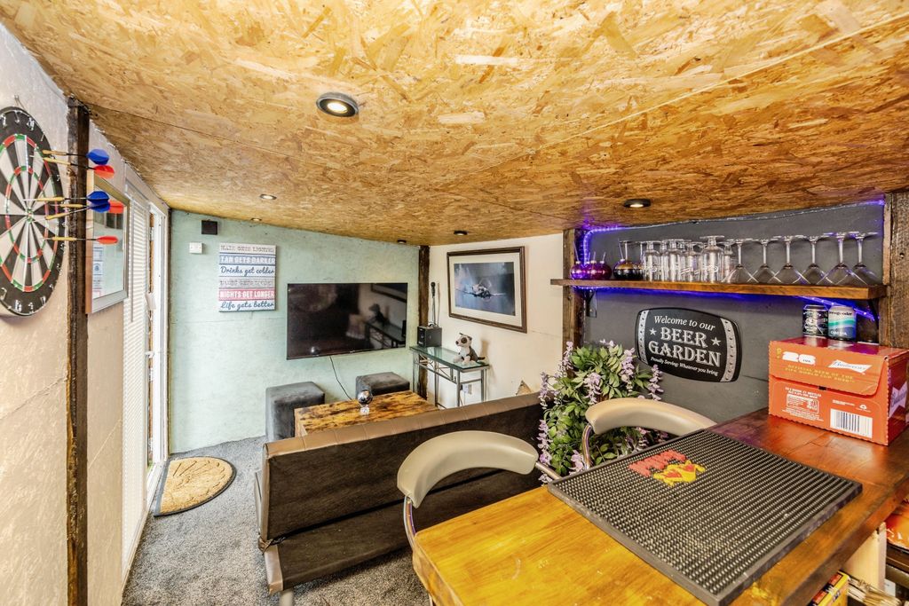 Property photo 2 of 20 18Rahalifax-210526-16