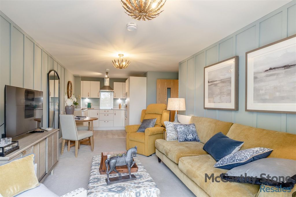 Property photo 3 of 25 8665910-Interior09.Jpg