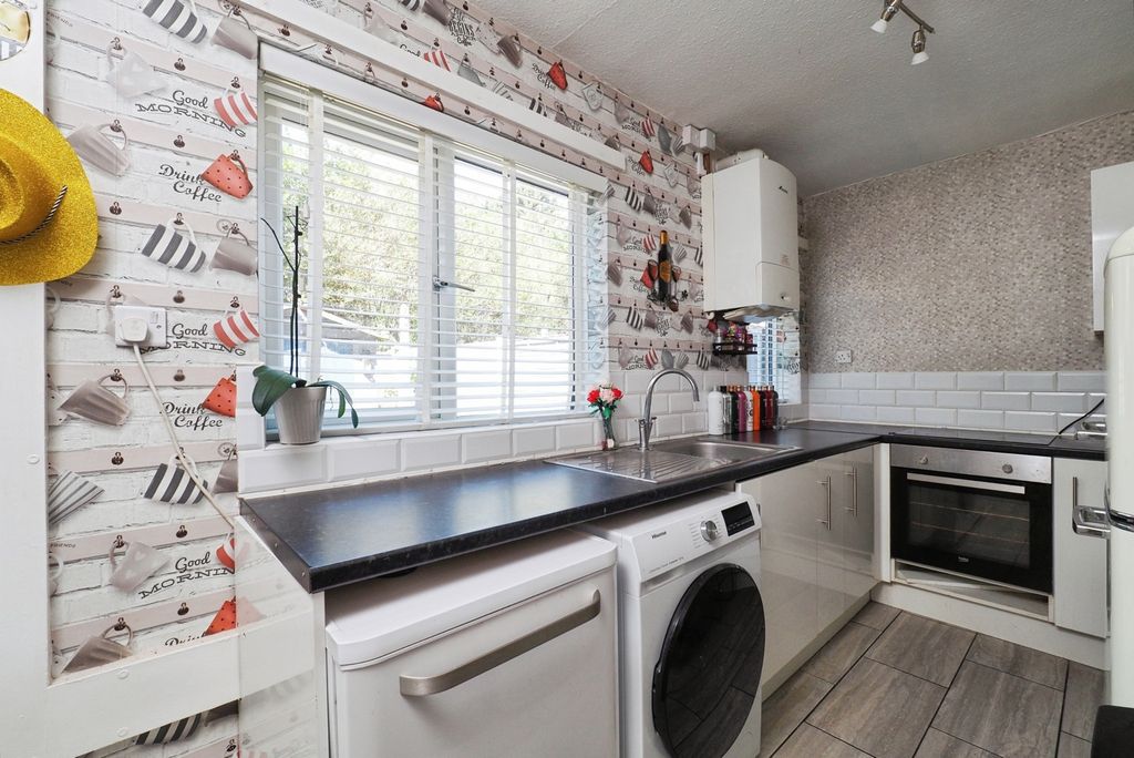 Property photo 2 of 16 Pbox-Img.Jpg