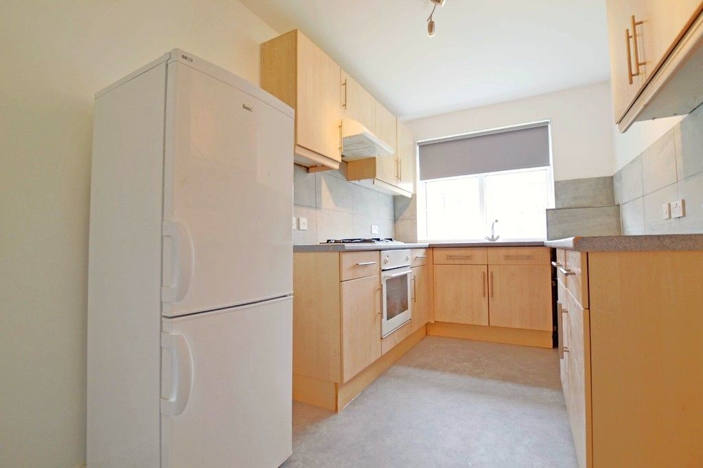 Property photo 2 of 10 Kitchen i