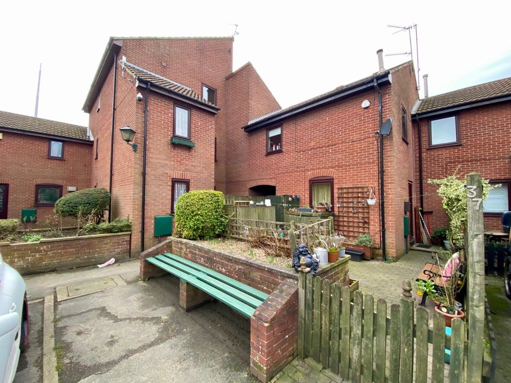 Property photo 1 of 6 Trinity Court