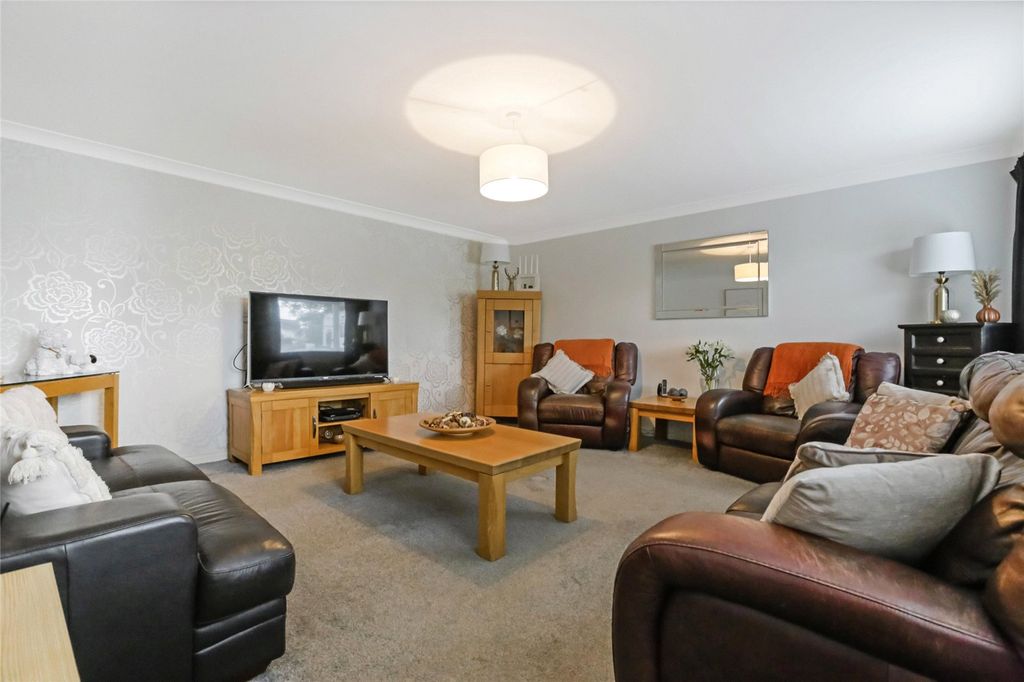 Property photo 3 of 21 Picture No. 02