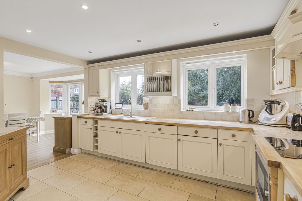 Property photo 3 of 31