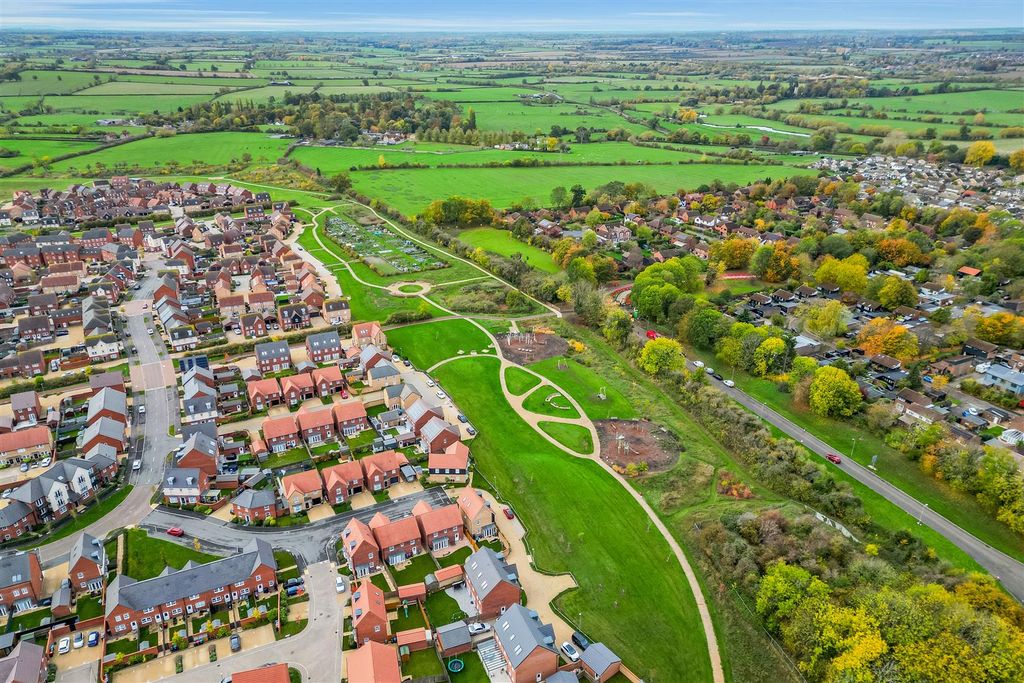 Property photo 2 of 22 Fairfields7.Jpg