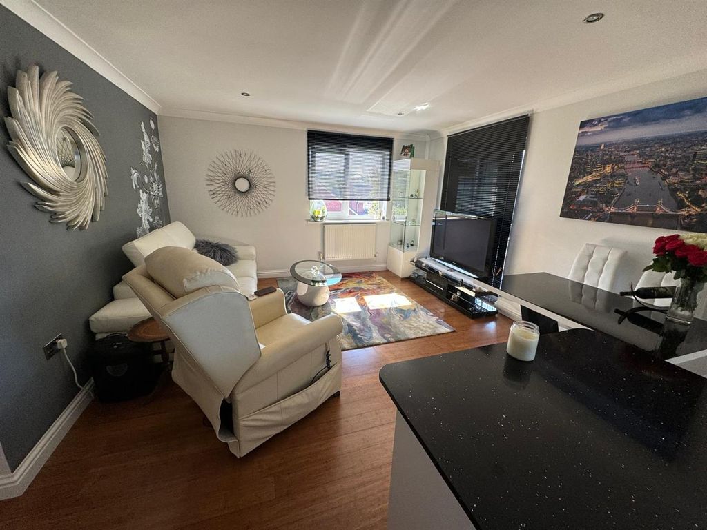 Property photo 3 of 7 Living Area