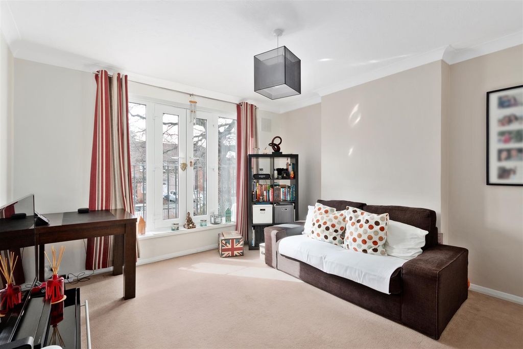 Property photo 3 of 10 Lyle Court