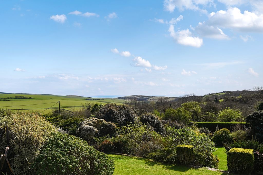 Property photo 2 of 34