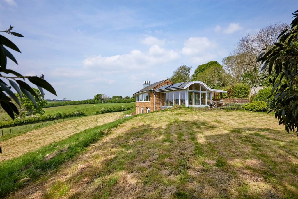 Property photo 3 of 17 Ground South
