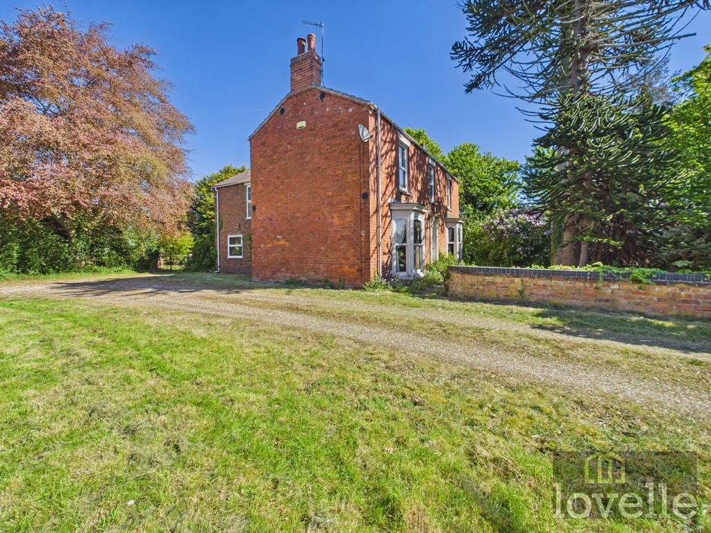 Property photo 2 of 27