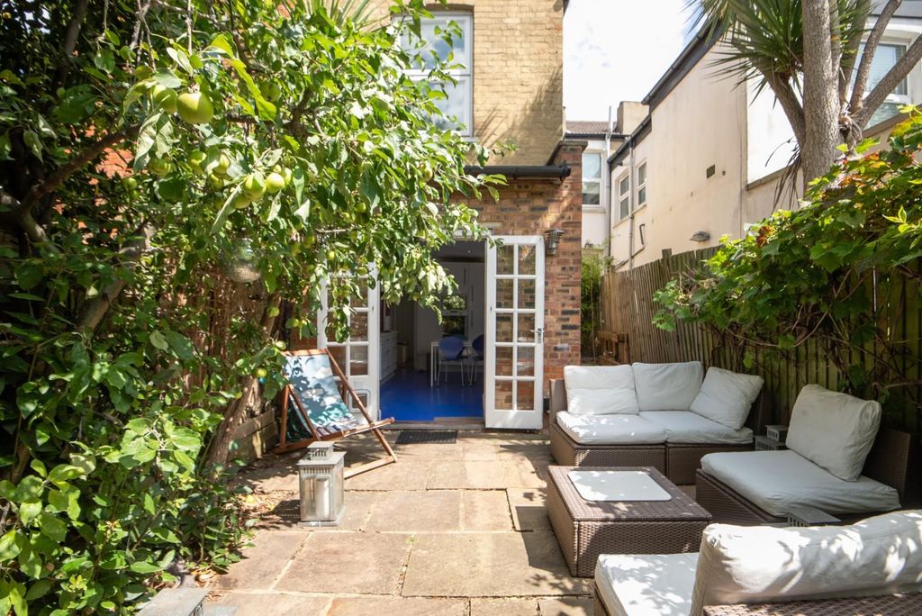 Property photo 2 of 17 Garden Reverse