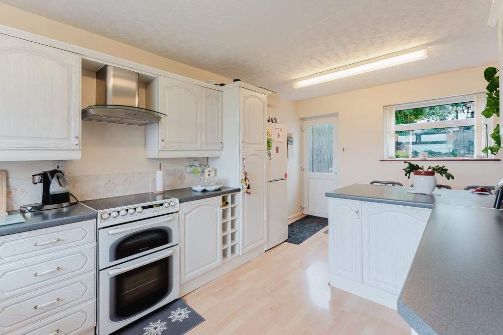 Property photo 3 of 28 51 Leeson Crescent, Barton Seagrave (12 Of 28).Jpg