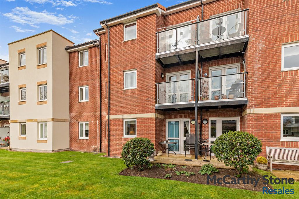 Property photo 1 of 27 8688345-Exterior02-800.Jpg