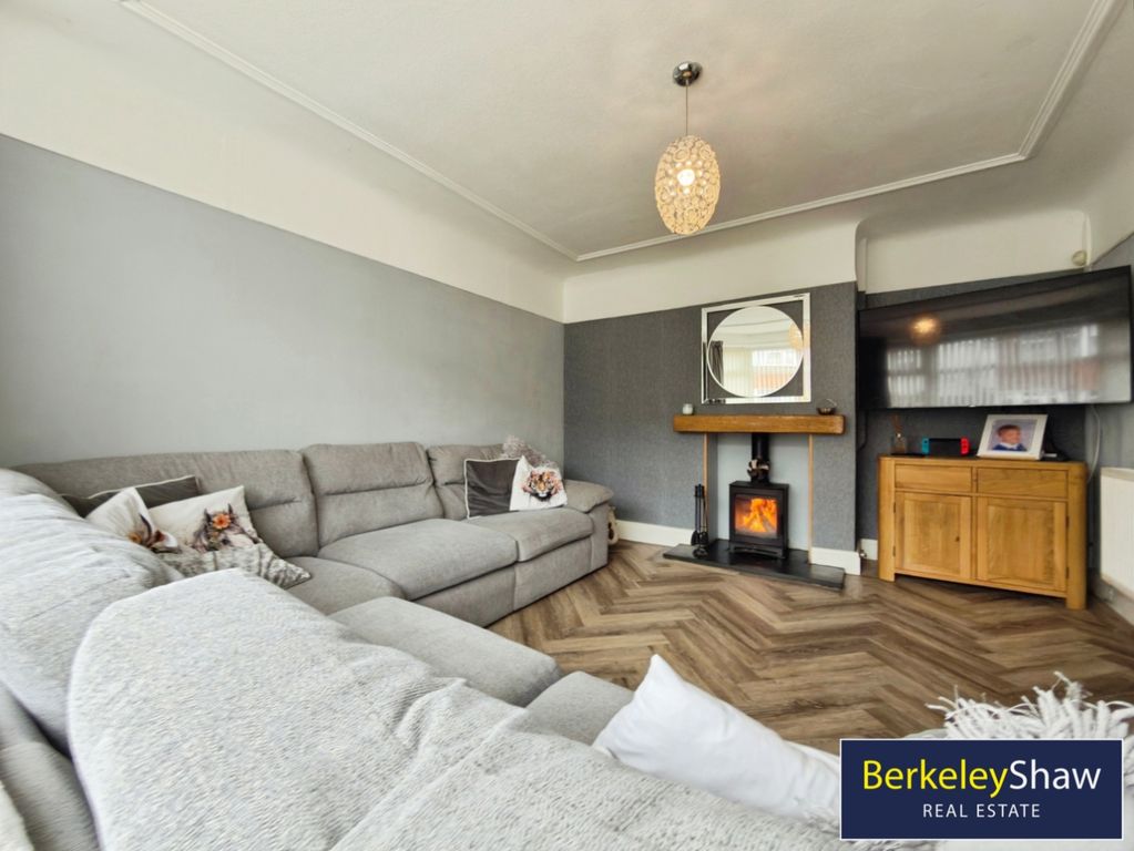 Property photo 3 of 15 Lounge