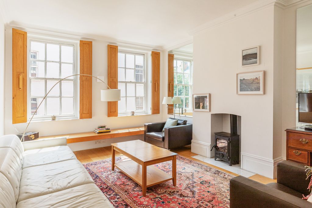 Property photo 3 of 20 Broad Court, Covent Garden - Tavistock Bow