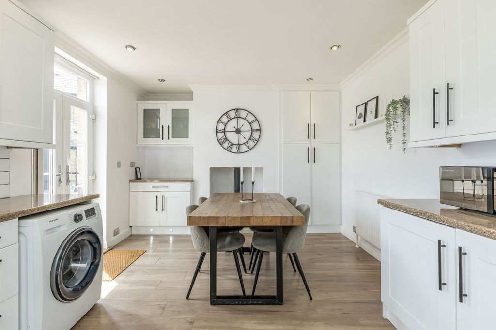 Property photo 3 of 19 Dining Kitchen