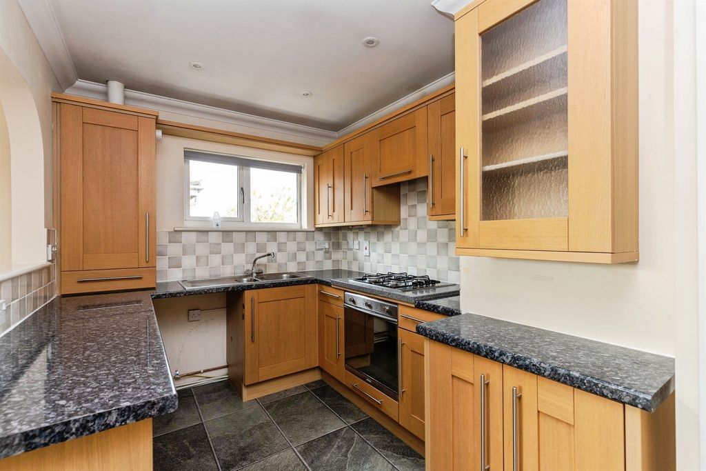 Property photo 2 of 5 Kitchen