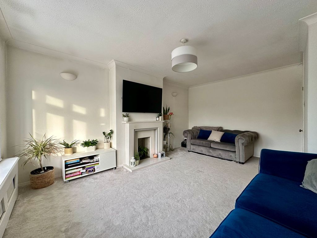 Property photo 2 of 14 Lounge