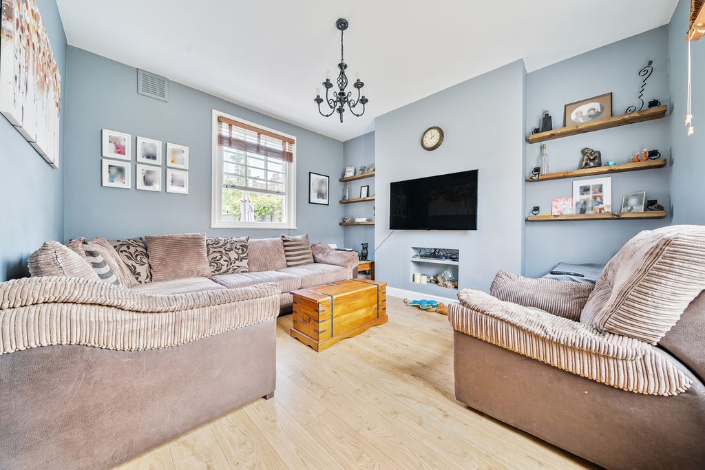 Property photo 3 of 18 Reception