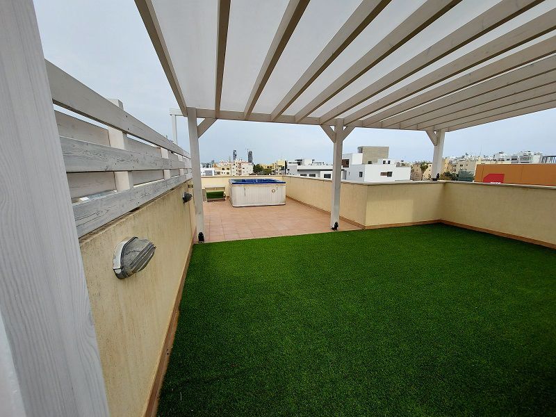 Property photo 3 of 14 Roof Garden