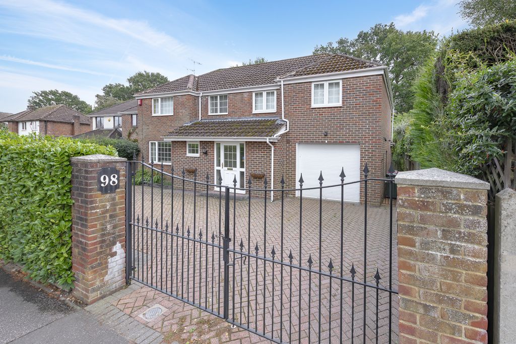 Property photo 1 of 24 4 Bedroom Detached House For Sale