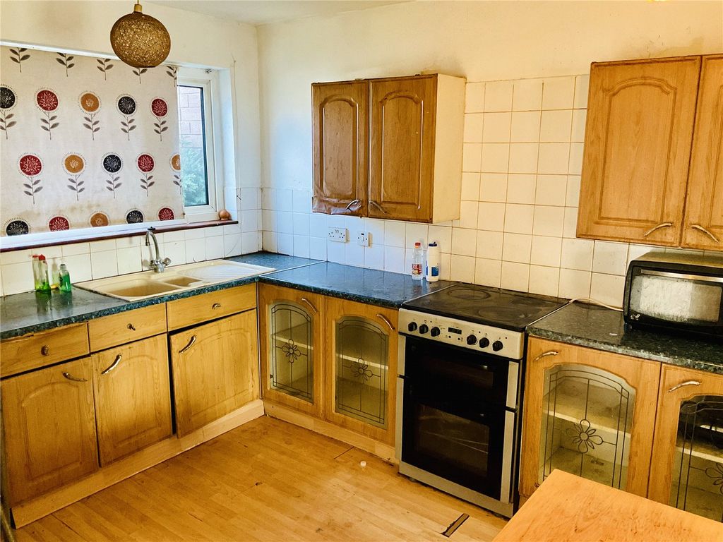 Property photo 2 of 8 Kitchen