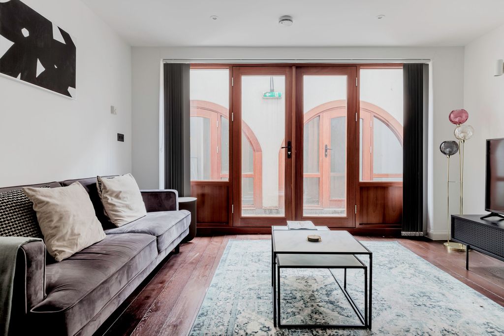 Property photo 1 of 18 Living Room