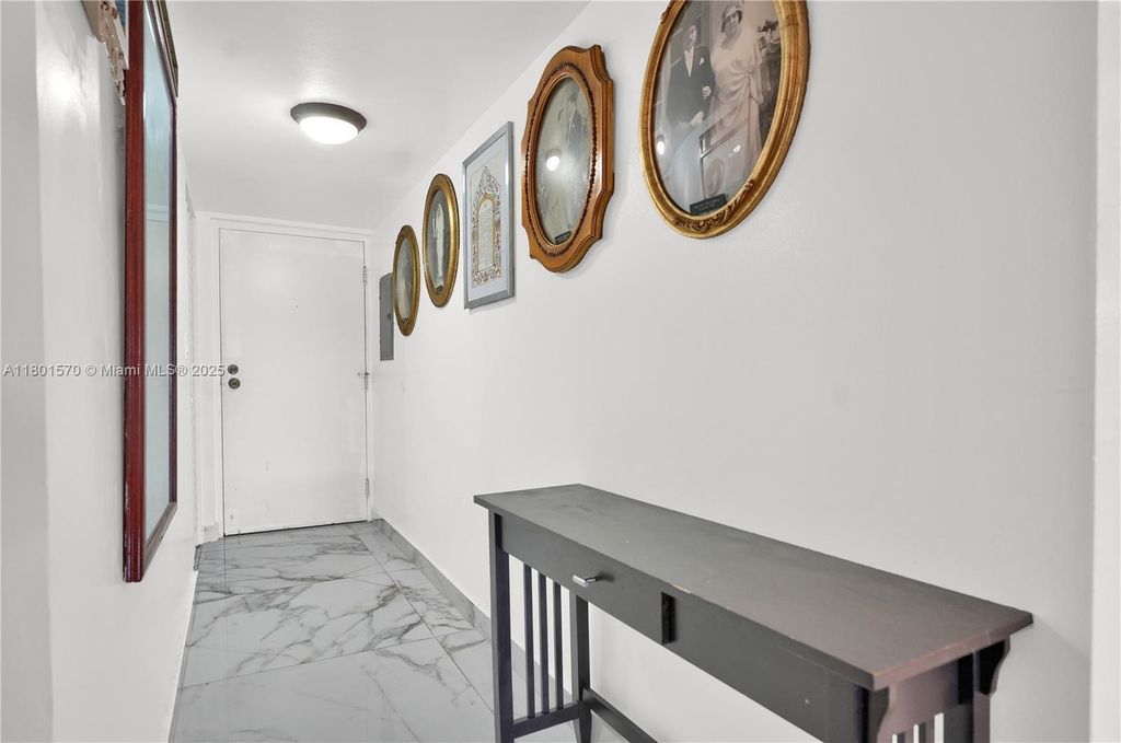 Property photo 3 of 18 <Alttext/>