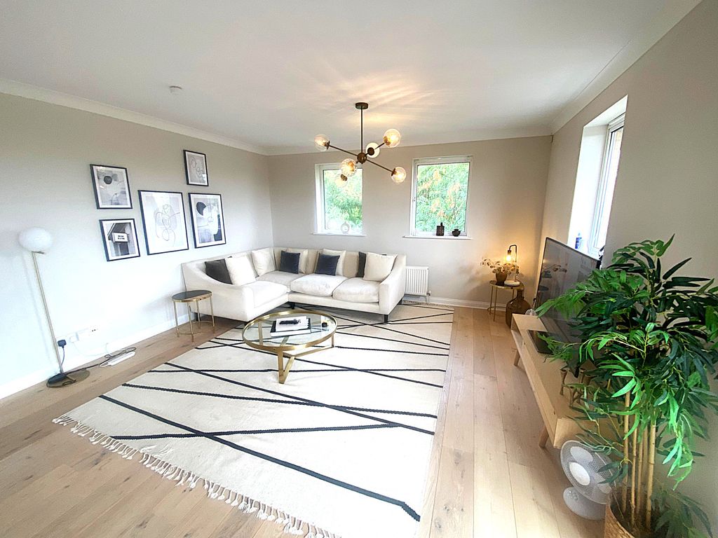 Property photo 1 of 14 Lounge