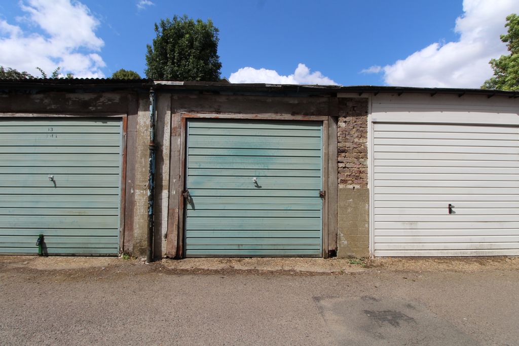 Property photo 1 of 2