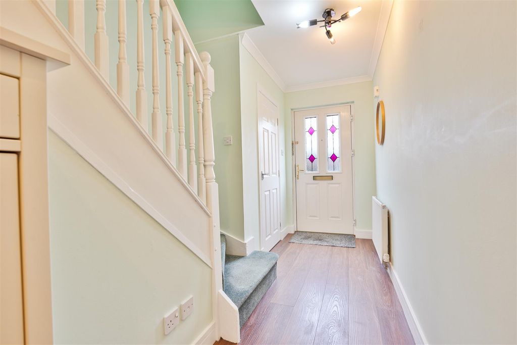 Property photo 2 of 34