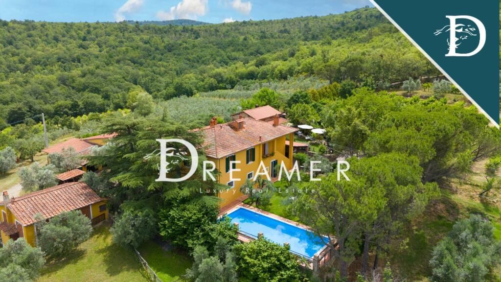 Property photo 2 of 51