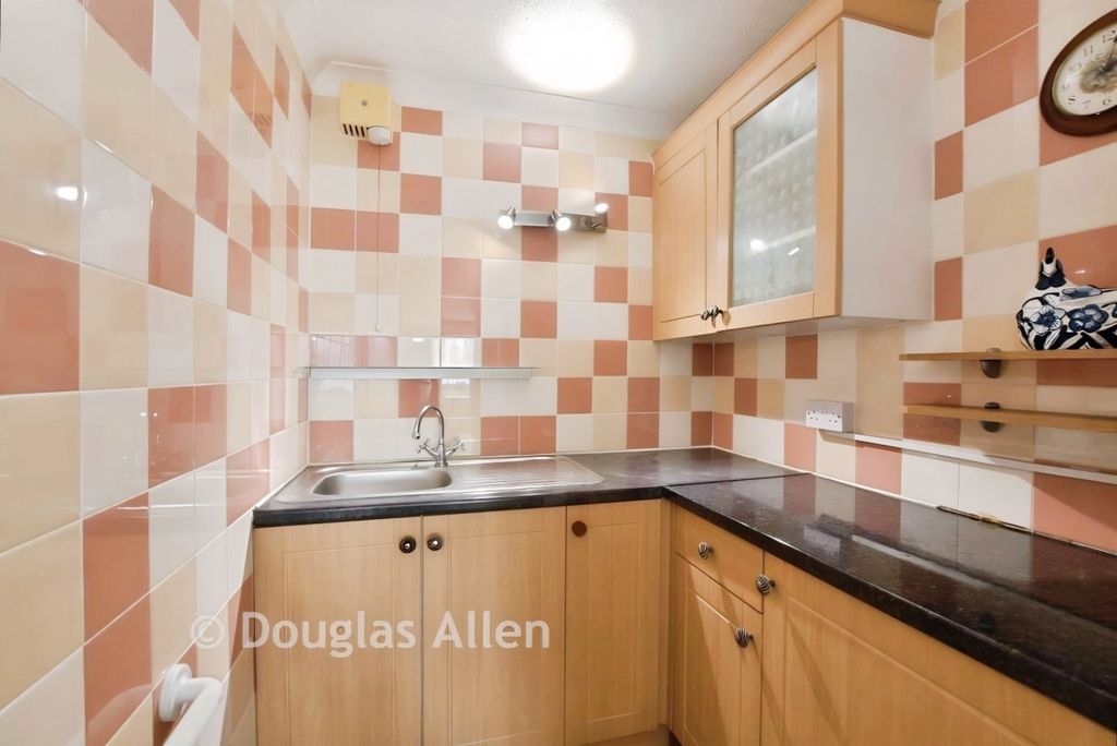 Property photo 2 of 9 Kitchen