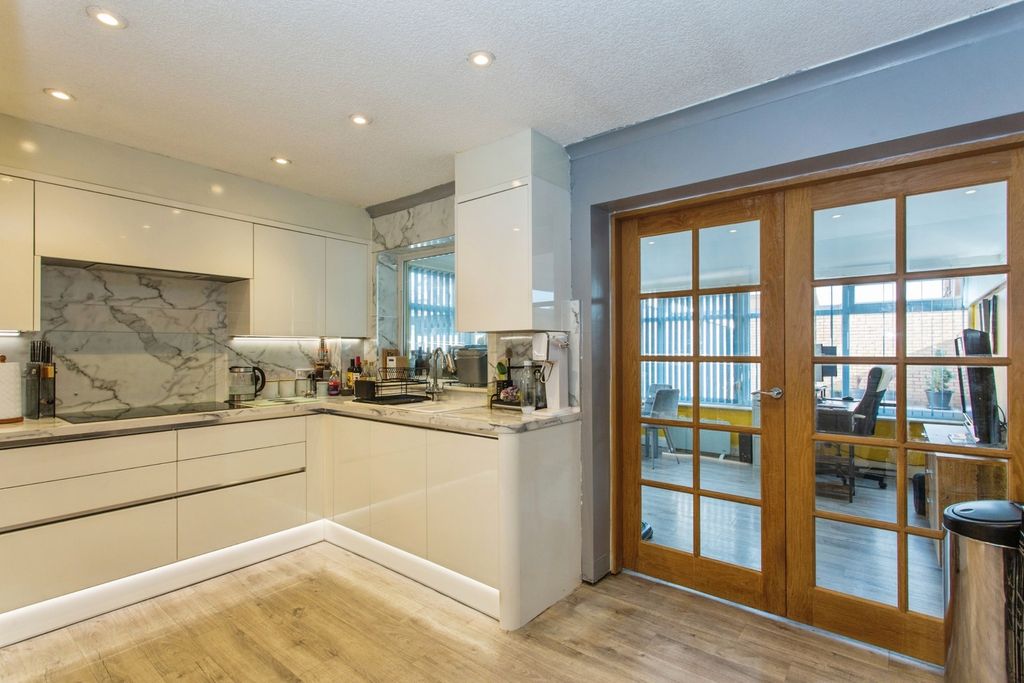 Property photo 3 of 15 Kitchen Diner
