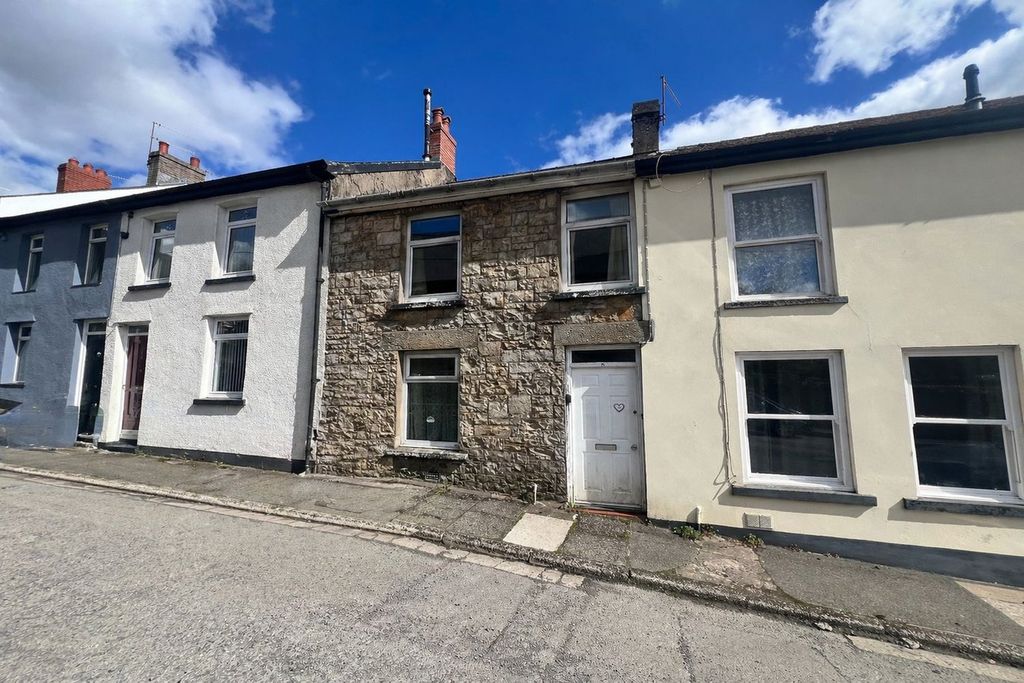 Property photo 1 of 12