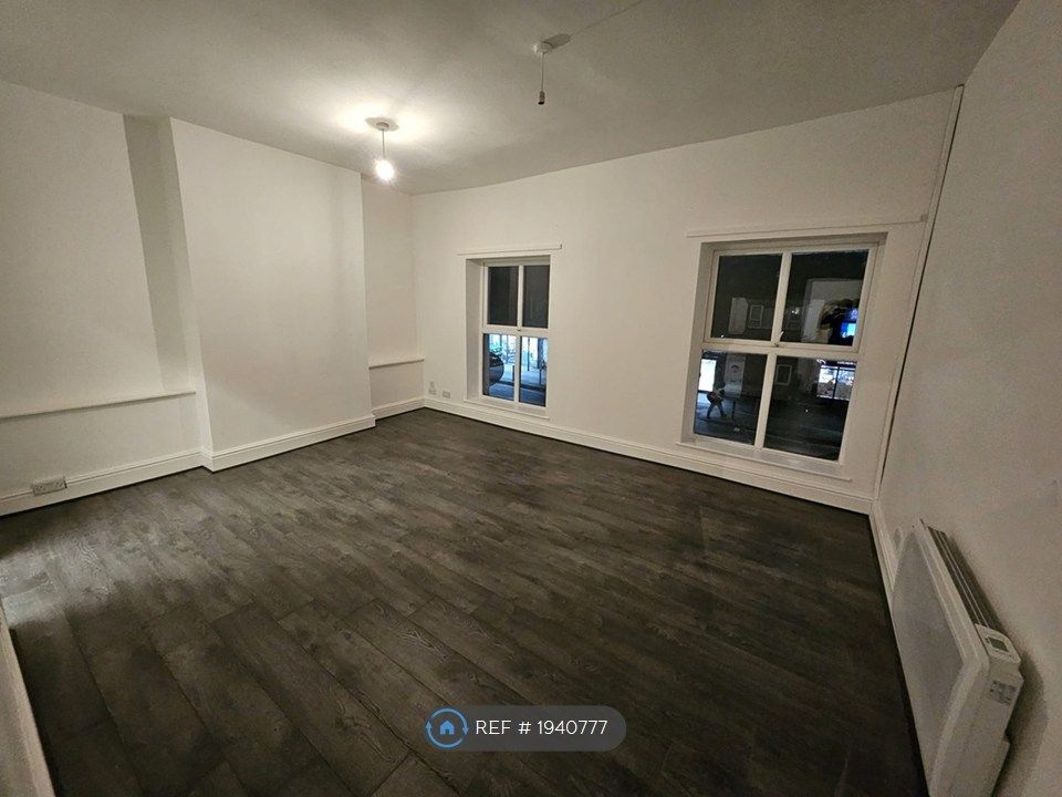 Property photo 3 of 8 Reception