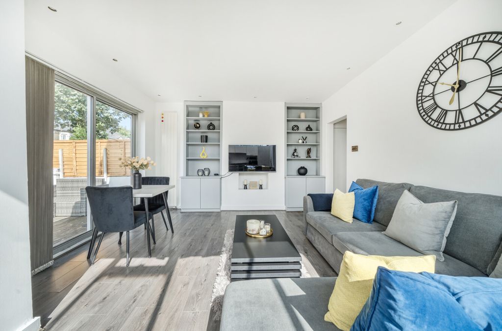 Property photo 2 of 16 1327951-9-68834d4...
