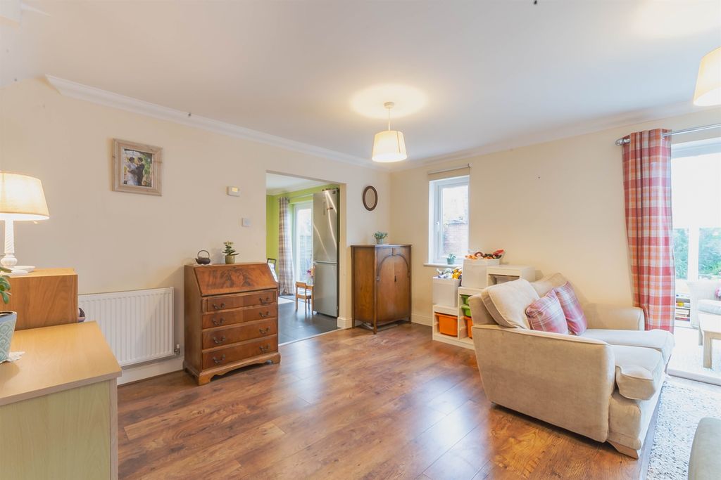 Property photo 2 of 18 Lounge