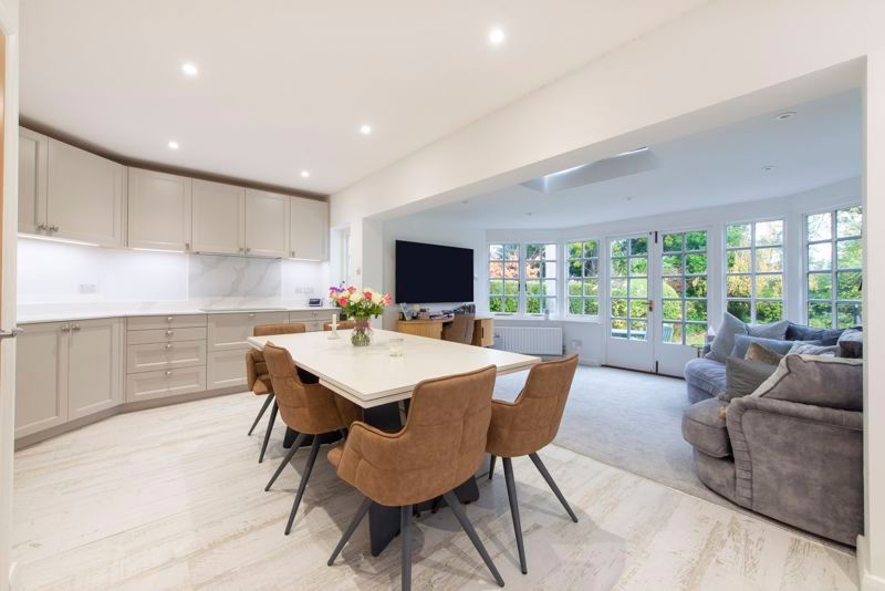 Property photo 3 of 8 Photo 6